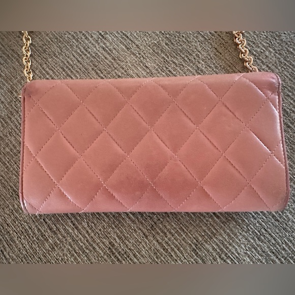 Authentic CHANEL quilted wallet with removable unbranded chain crossbody - Picture 2 of 13
